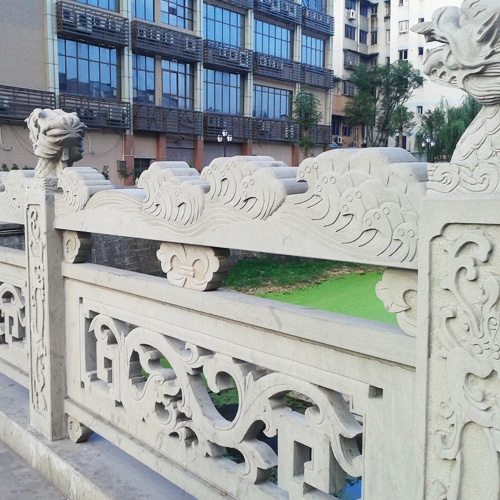 雕刻石栏杆桥